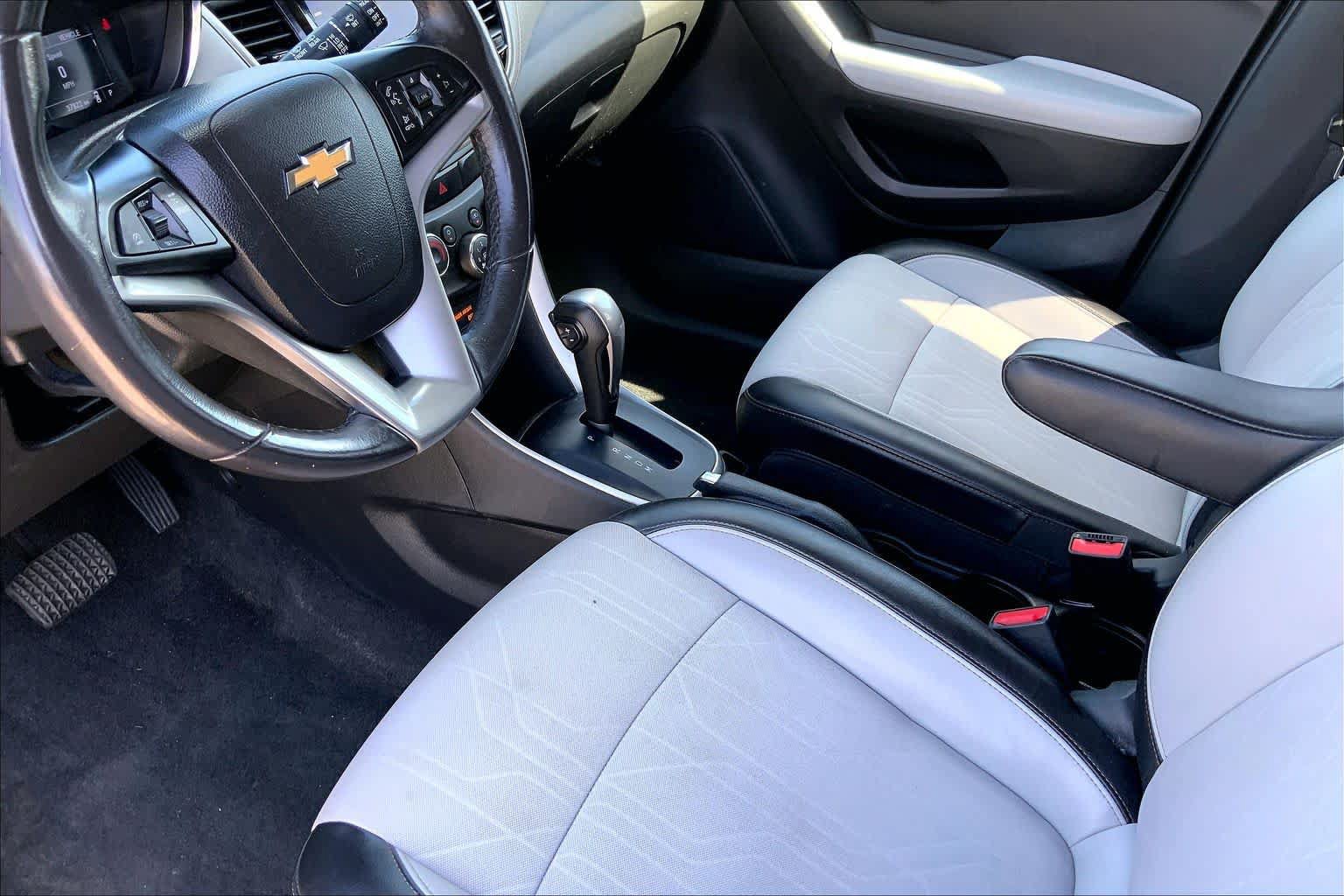 Used 2022 Chevrolet Trax LT w/ LT Convenience Package AWD/4WD image 16