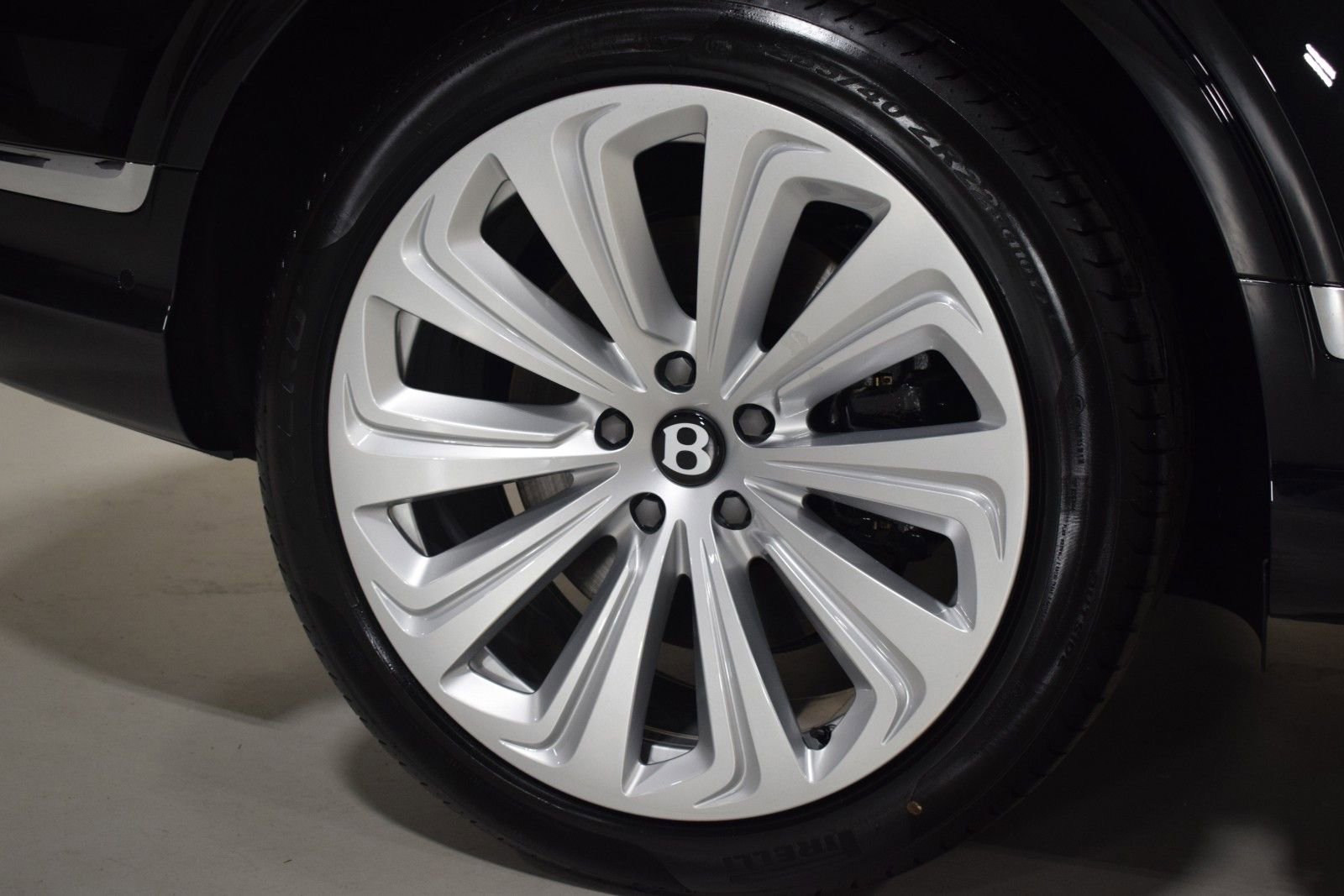 New 2025 Bentley Bentayga AWD/4WD image 6