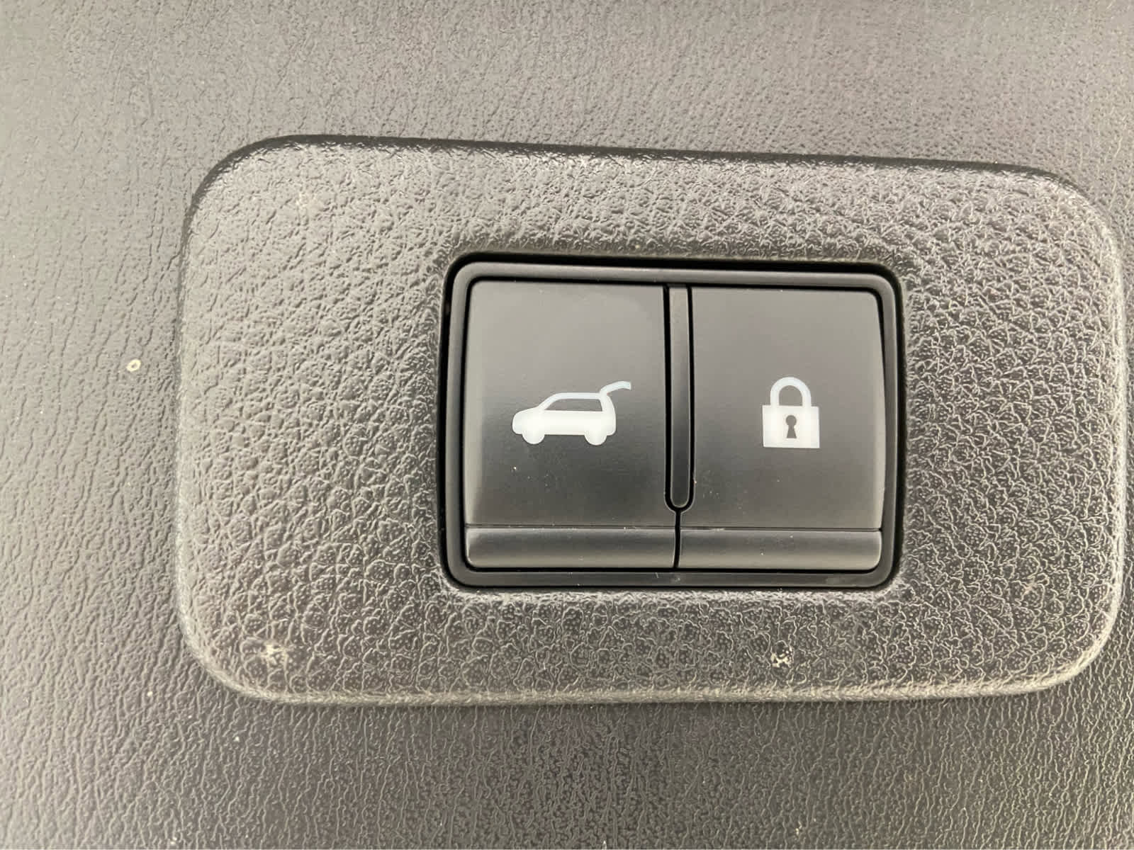 Used 2024 Nissan Armada Platinum w/ Captain's Chairs Package image 9