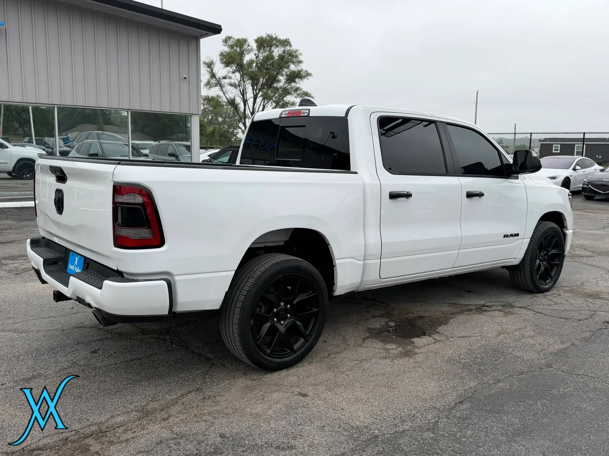 Used 2024 RAM 1500 Laramie AWD/4WD image 7