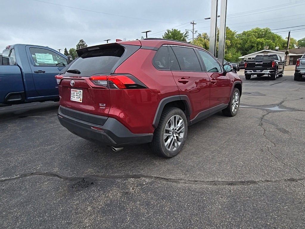 Used 2022 Toyota RAV4 XLE Premium image 7