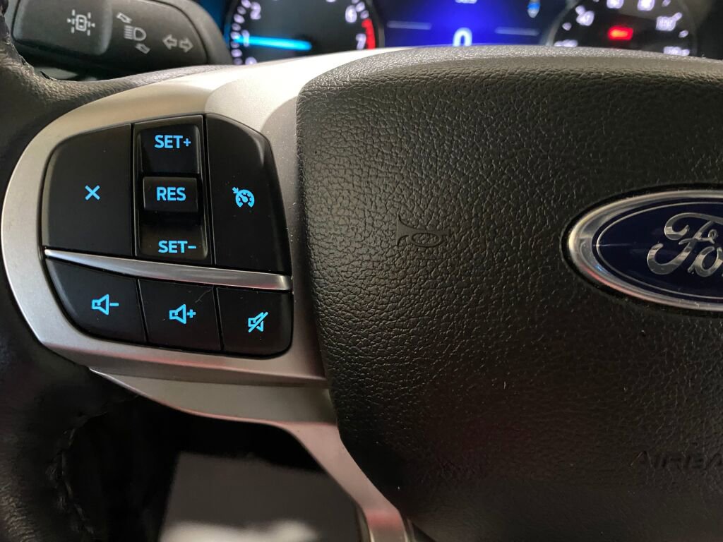 Used 2023 Ford Explorer XLT w/ Class IV Trailer Tow Package image 9