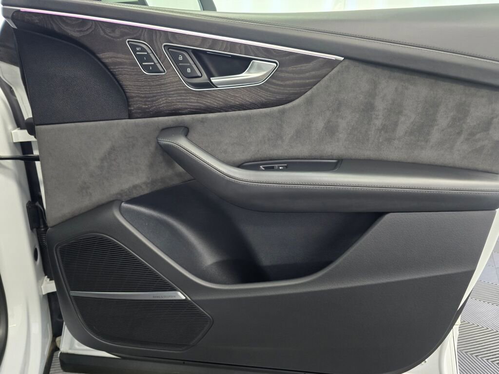 Used 2021 Audi Q8 Prestige w/ Prestige Package image 26