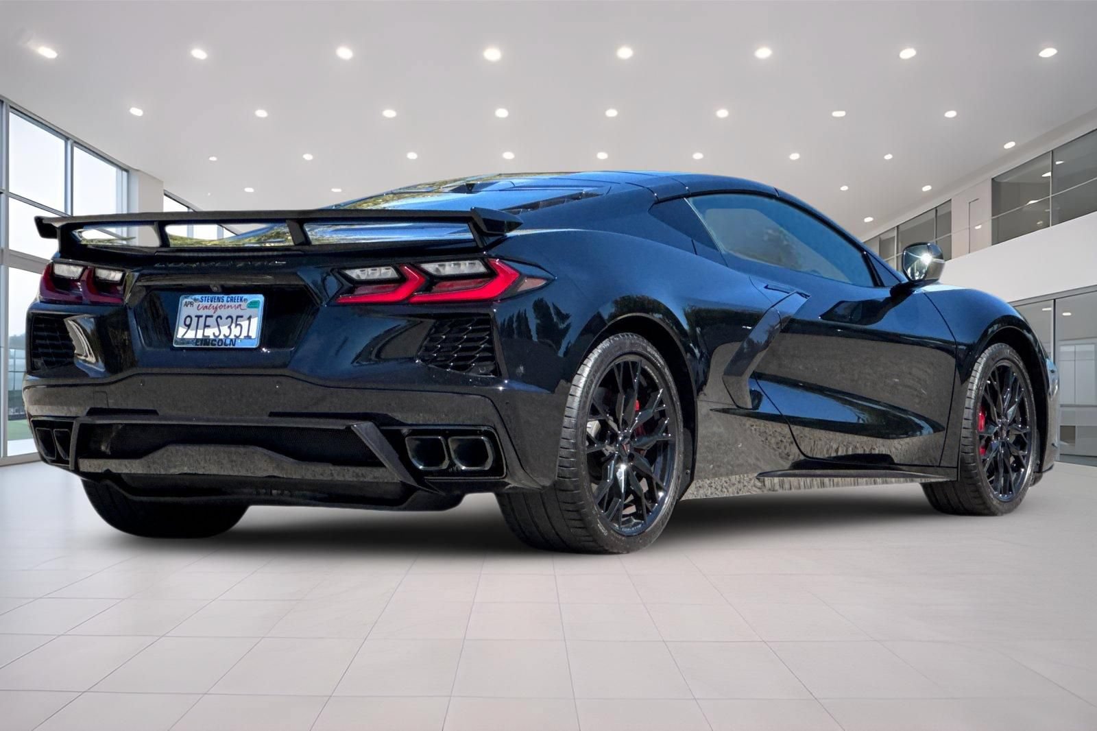 Used 2025 Chevrolet Corvette Stingray Premium Cpe w/ Z51 Performance Package RWD image 4