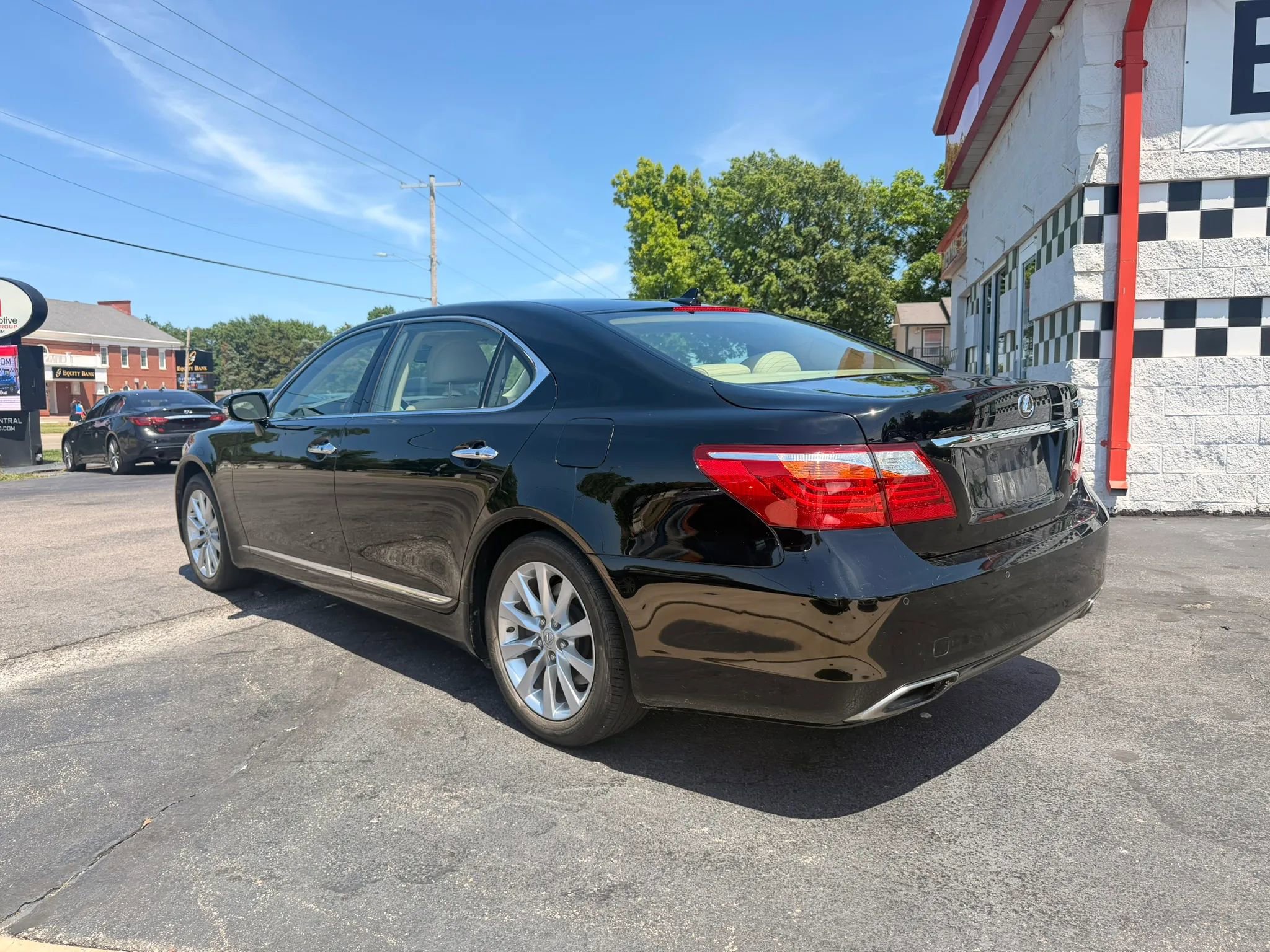Used 2011 Lexus LS 460 L w/ Luxury Pkg AWD/4WD image 3