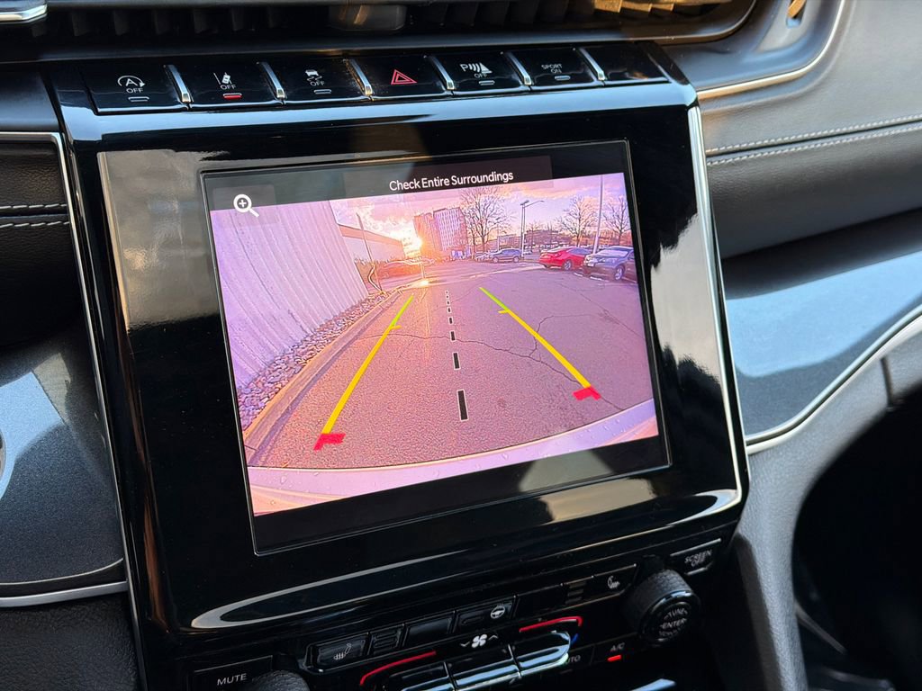 Used 2023 Jeep Grand Cherokee Altitude image 26