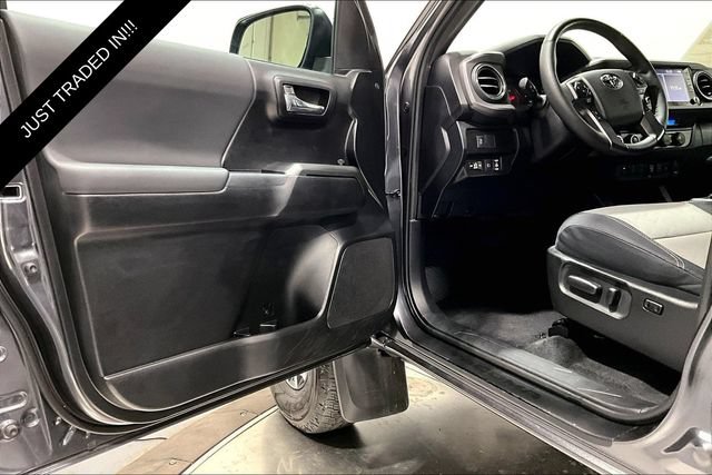 Used 2021 Toyota Tacoma TRD Off-Road w/ Technology Package AWD/4WD image 11