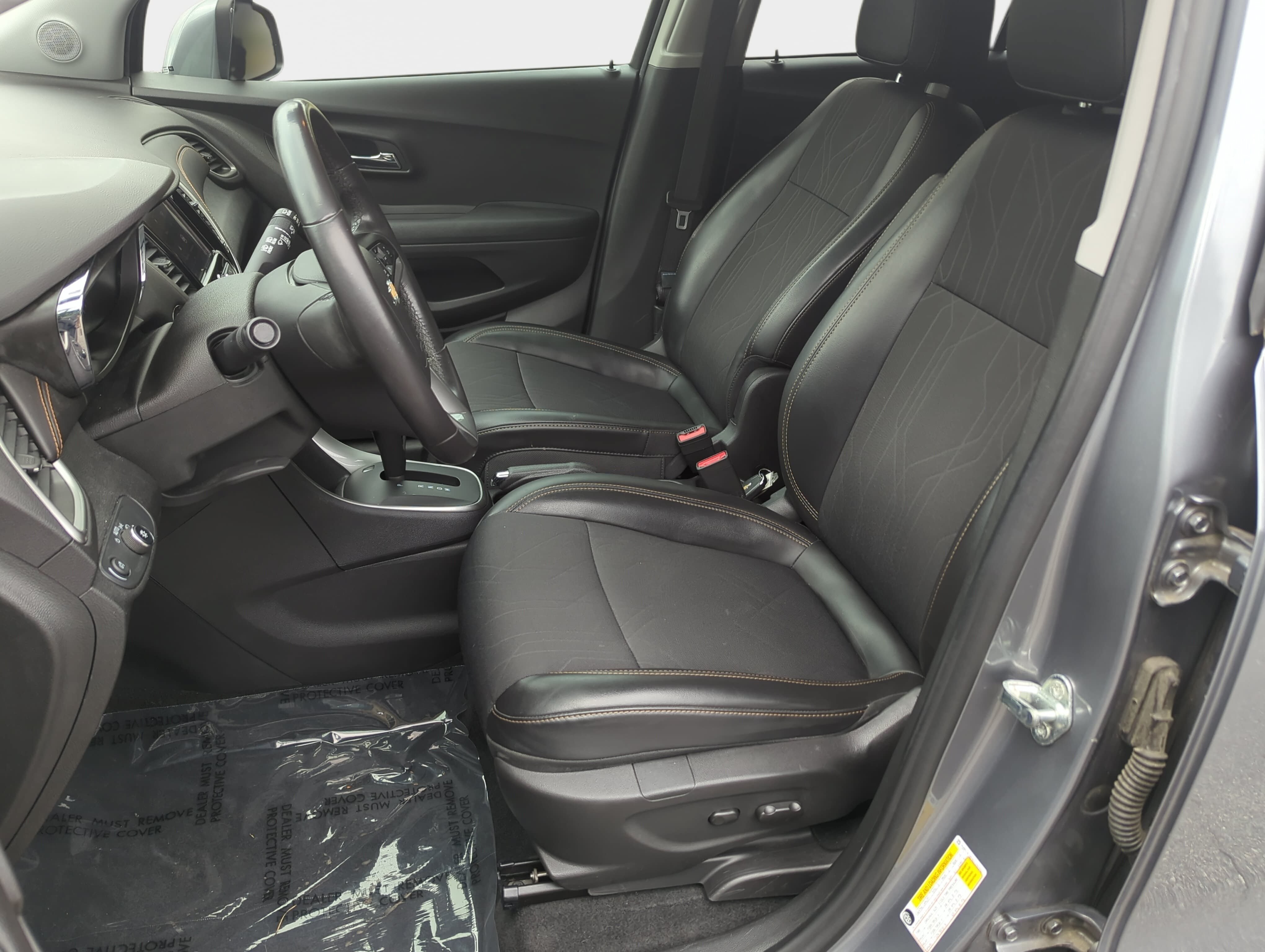 Used 2020 Chevrolet Trax LT w/ LT Convenience Package FWD image 12