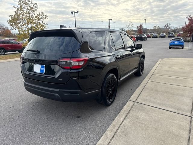 Used 2023 Honda Pilot LX image 4
