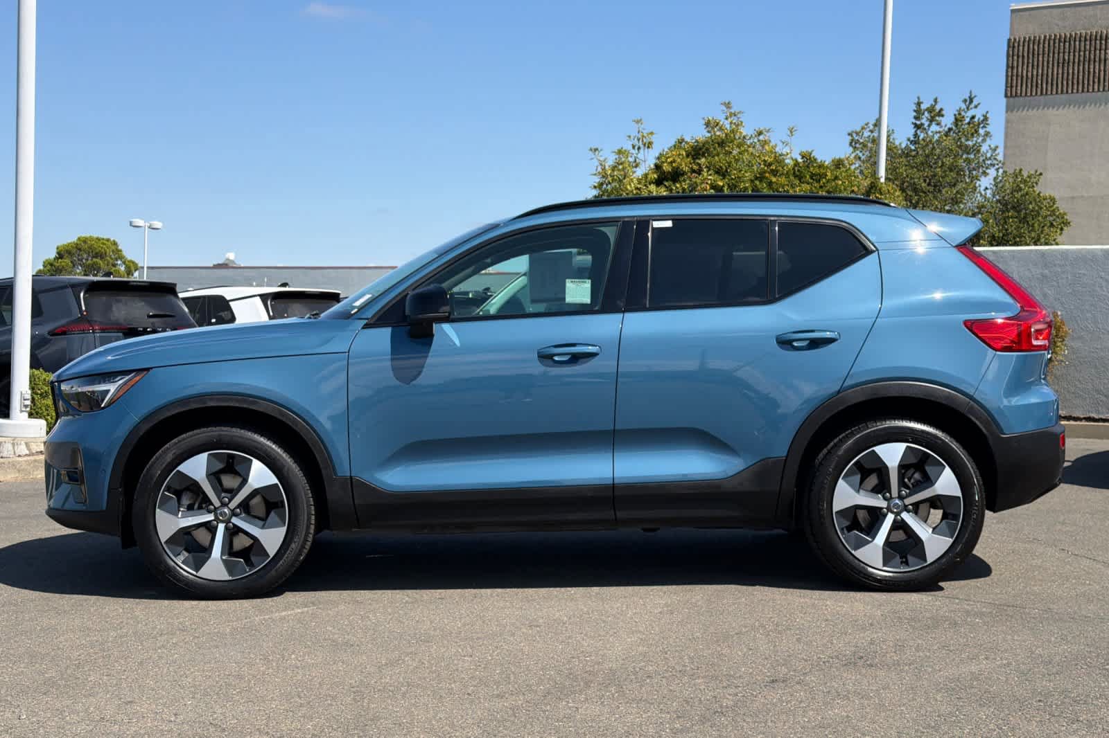 Used 2024 Volvo XC40 B5 Plus AWD/4WD image 9