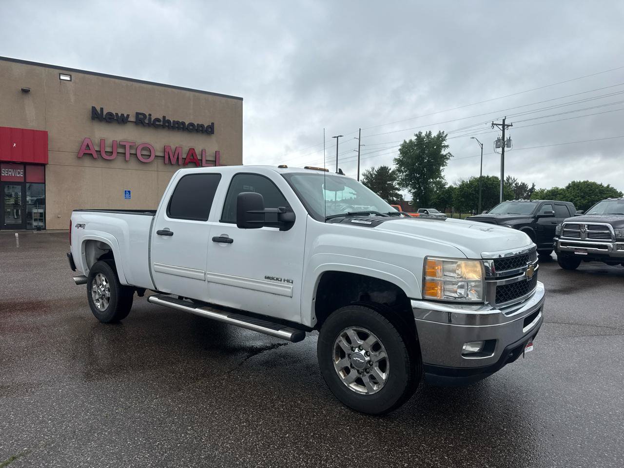 Used 2011 Chevrolet Silverado 2500 LT w/ Interior Plus Package AWD/4WD image 7