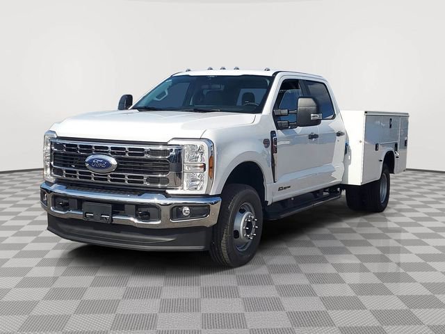 New 2026 Ford F350 XL w/ XL Chrome Package image 3