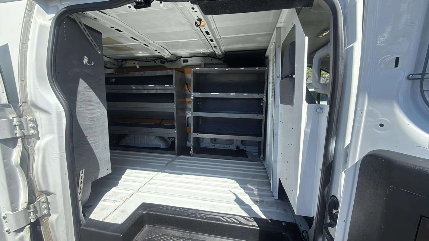 Used 2015 Ford Transit 250 130 Low Roof w/ Exterior Upgrade Package RWD image 9