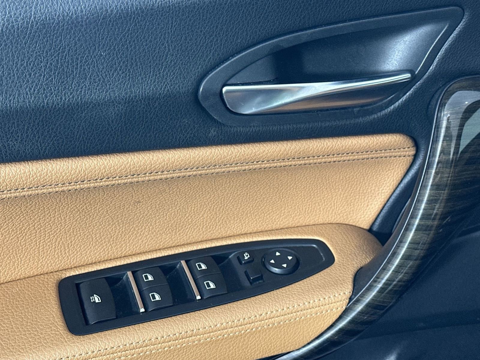 Used 2018 BMW 230i xDrive Convertible image 13