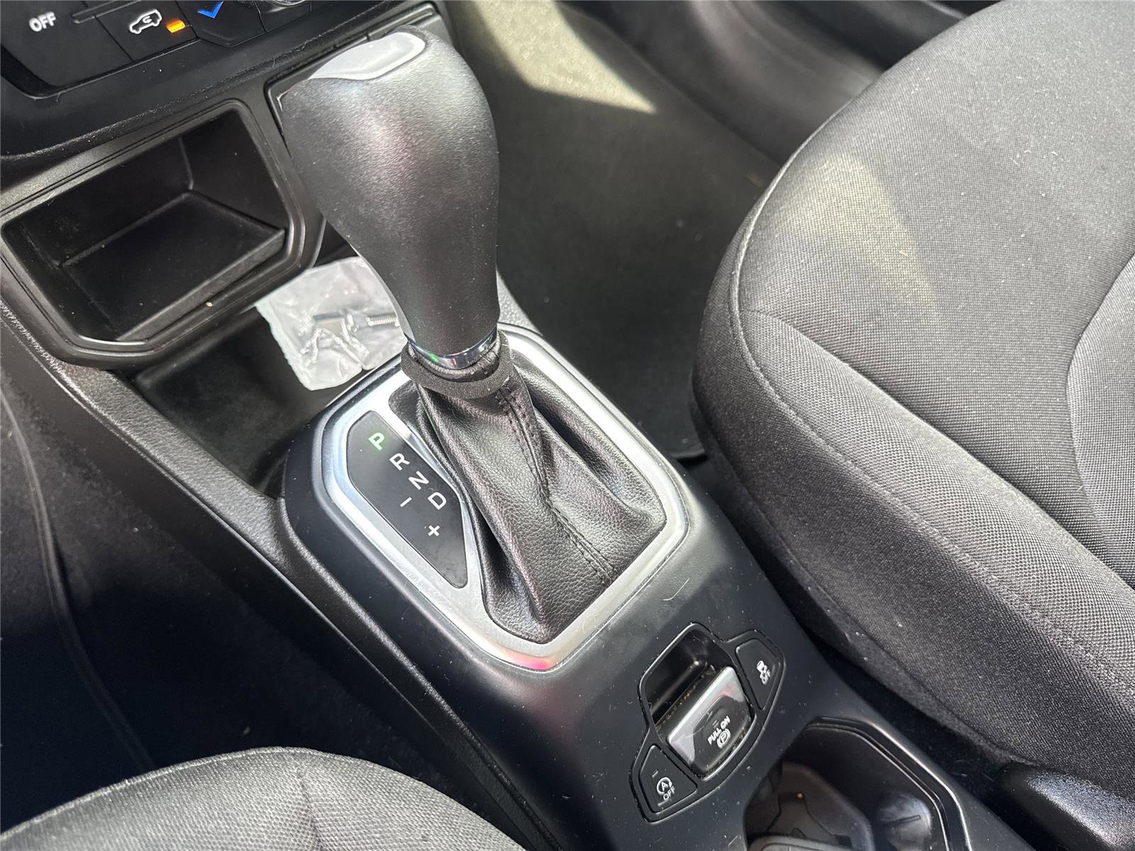 Used 2021 Jeep Renegade Latitude w/ Luxury Group I image 29