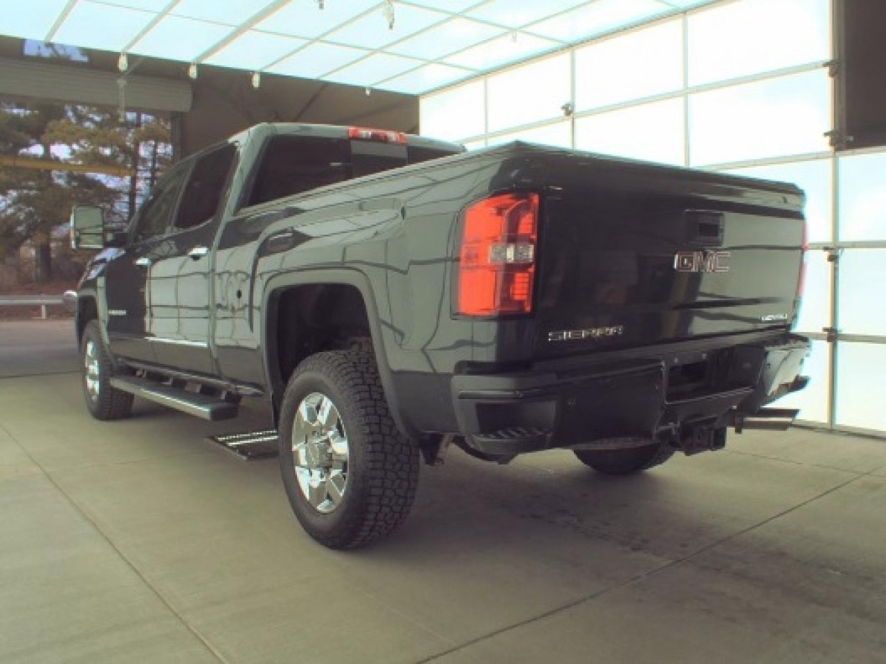 Used 2017 GMC Sierra 3500 Denali image 9