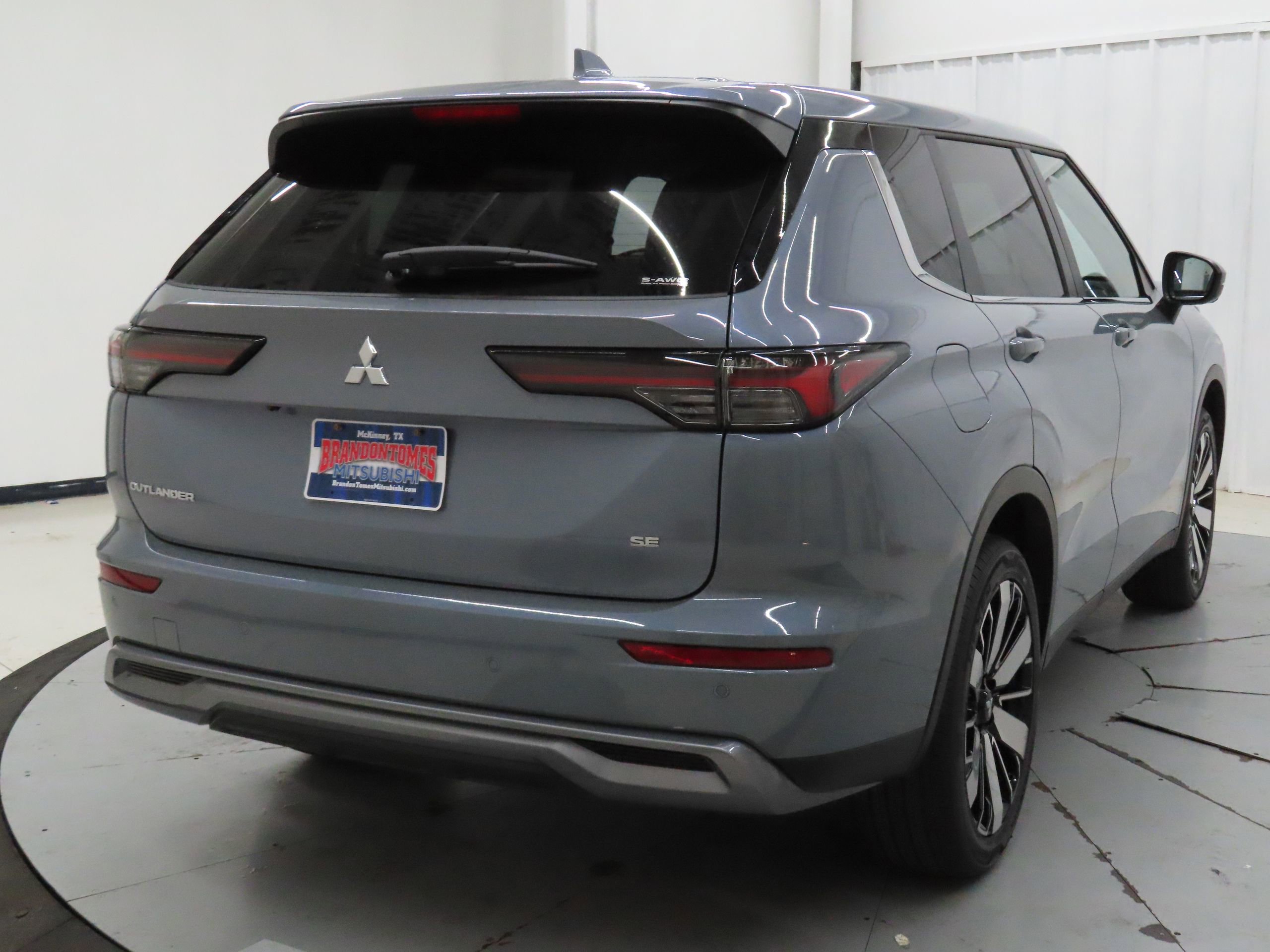 New 2026 Mitsubishi Outlander SE AWD/4WD image 3