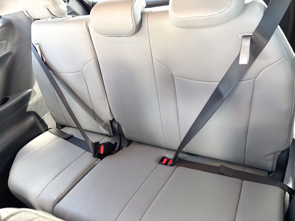 Used 2026 Toyota Sienna XLE FWD image 46