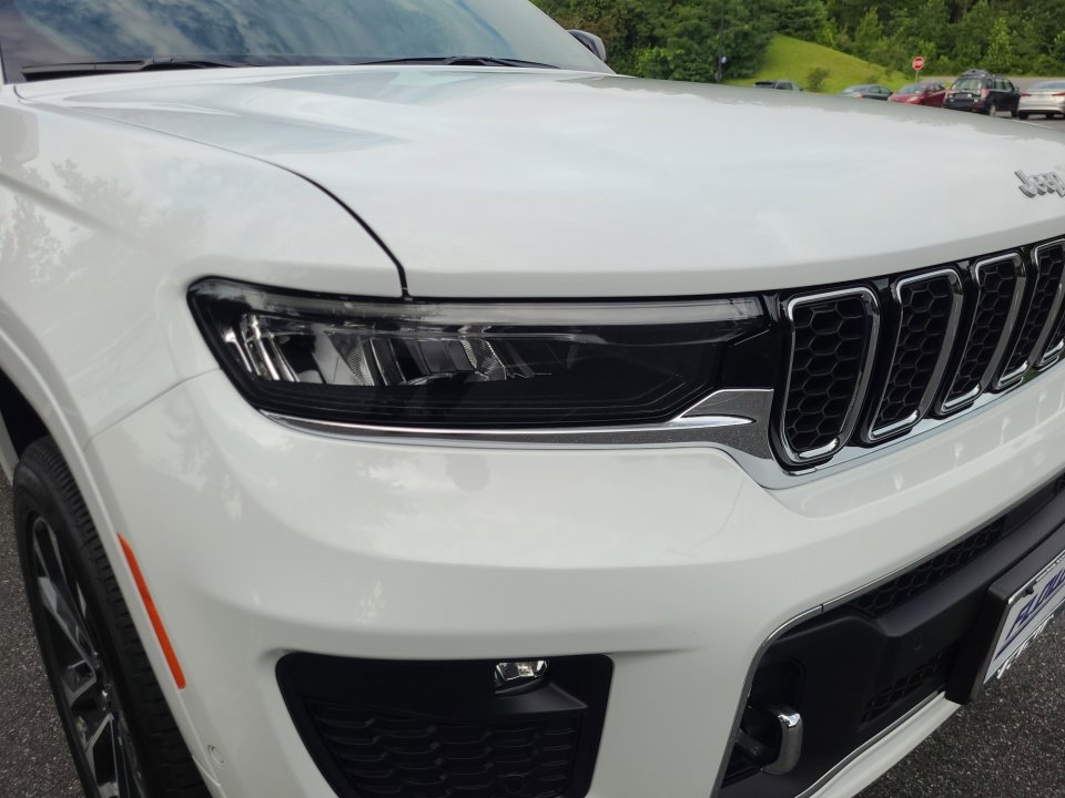 New 2025 Jeep Grand Cherokee L Overland w/ Luxury Tech Group IV image 24