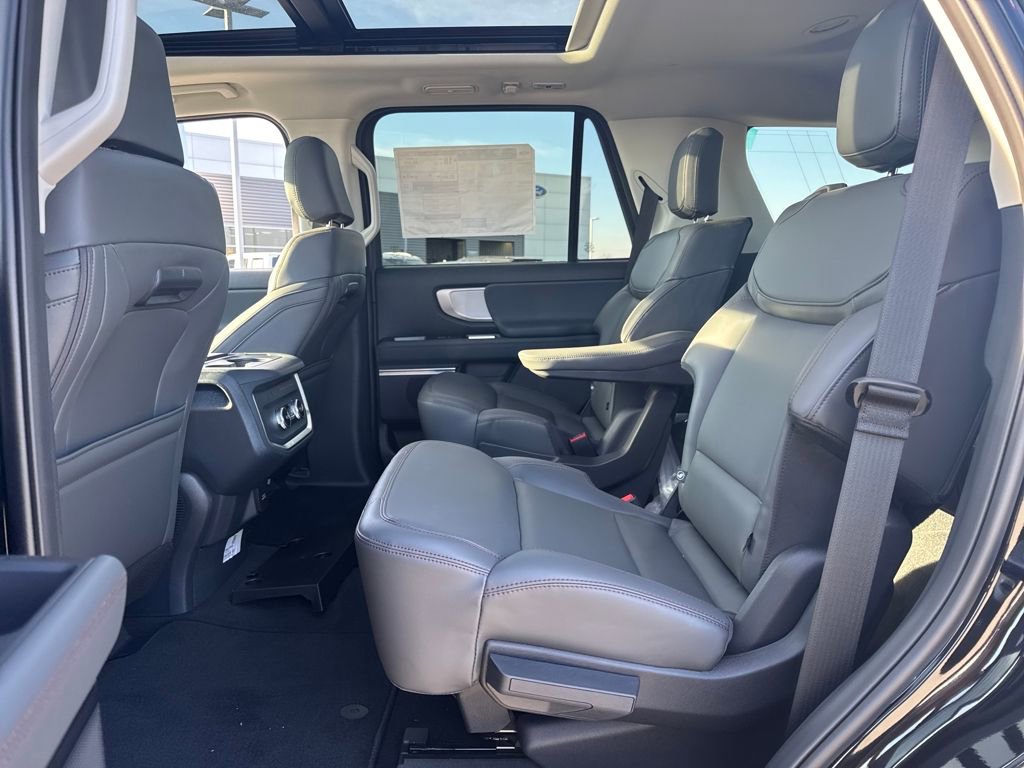 New 2025 Ford Expedition Active AWD/4WD image 19