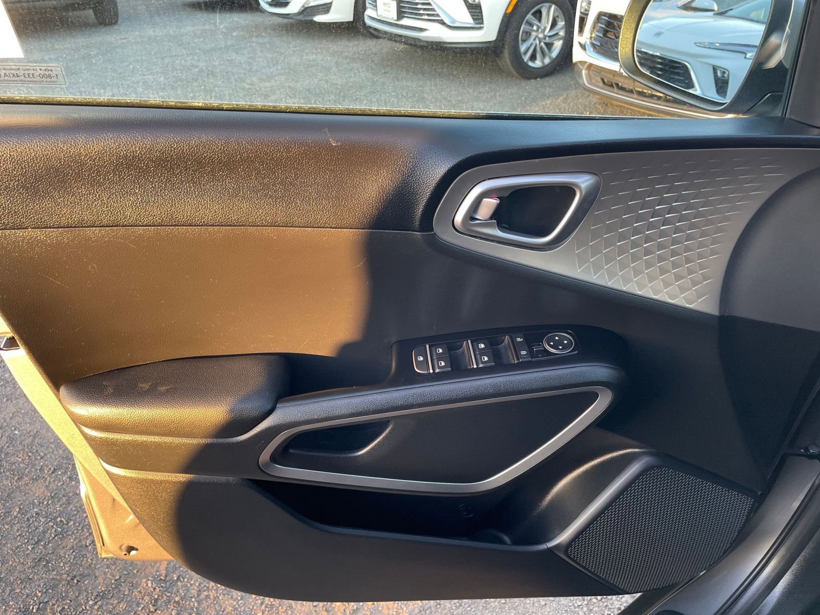 Used 2025 Kia Soul LX w/ LX Technology Package FWD image 18
