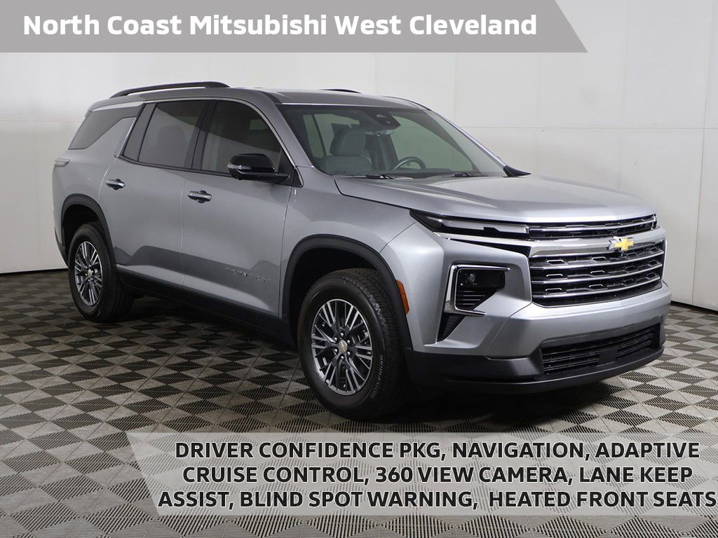Used 2025 Chevrolet Traverse LT w/ Driver Confidence Package FWD image 1
