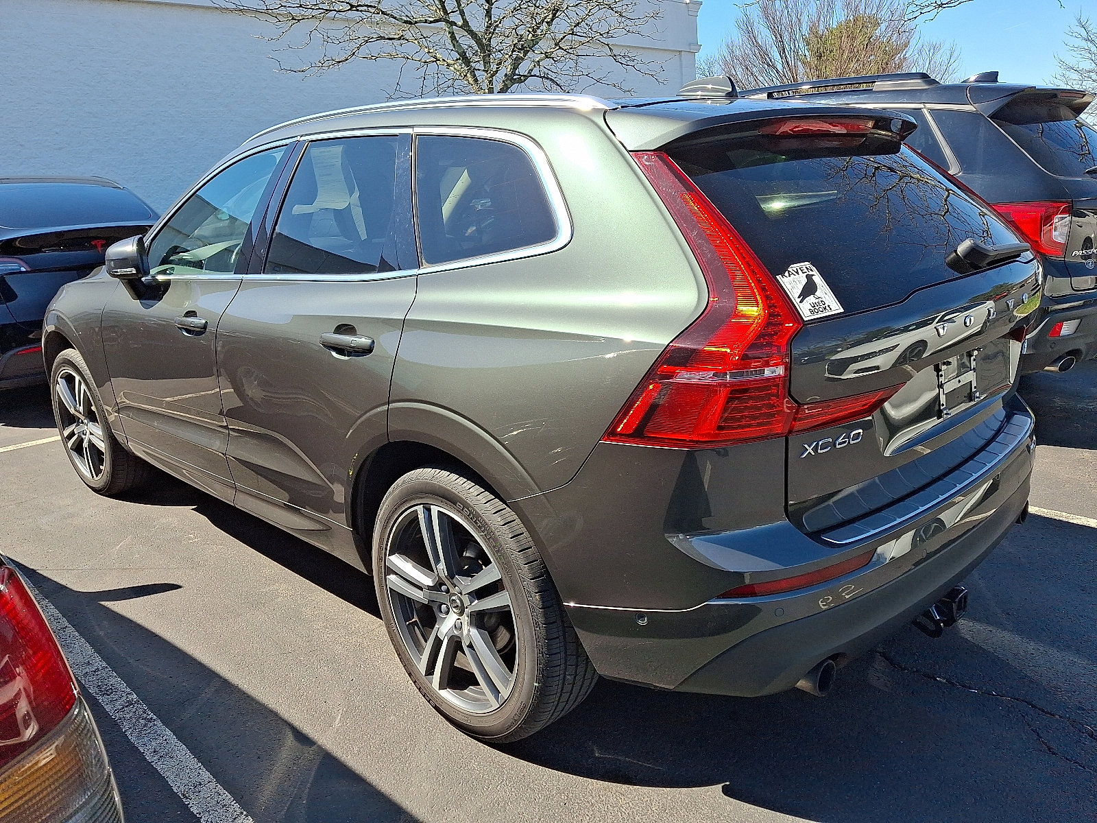 Used 2018 Volvo XC60 T5 Momentum w/ Vision Package image 3
