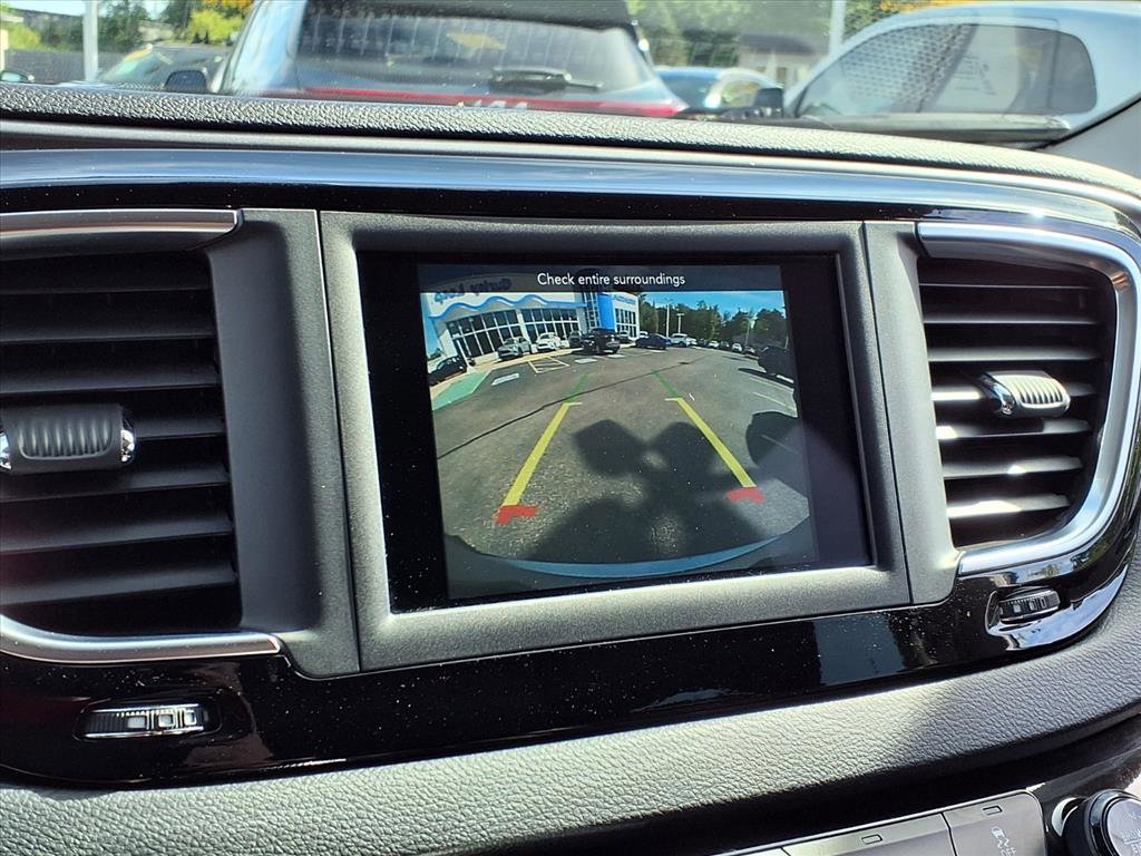 Used 2020 Chrysler Pacifica Touring-L image 18