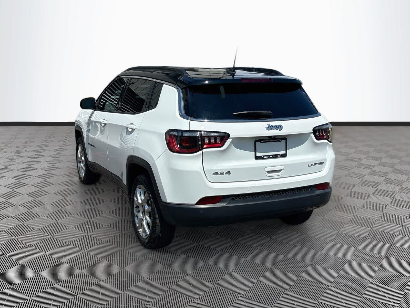 Used 2025 Jeep Compass Limited AWD/4WD image 7