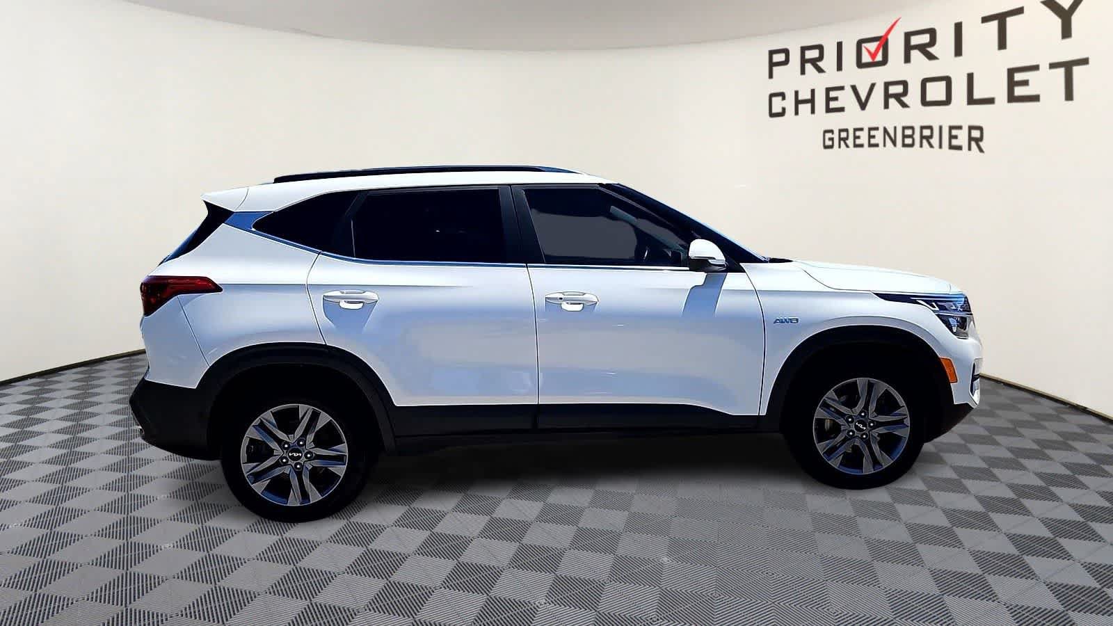Used 2023 Kia Seltos S w/ Navigation Package AWD/4WD image 9