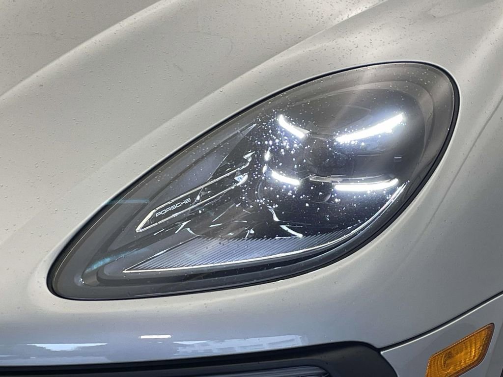 New 2026 Porsche Macan AWD/4WD image 15