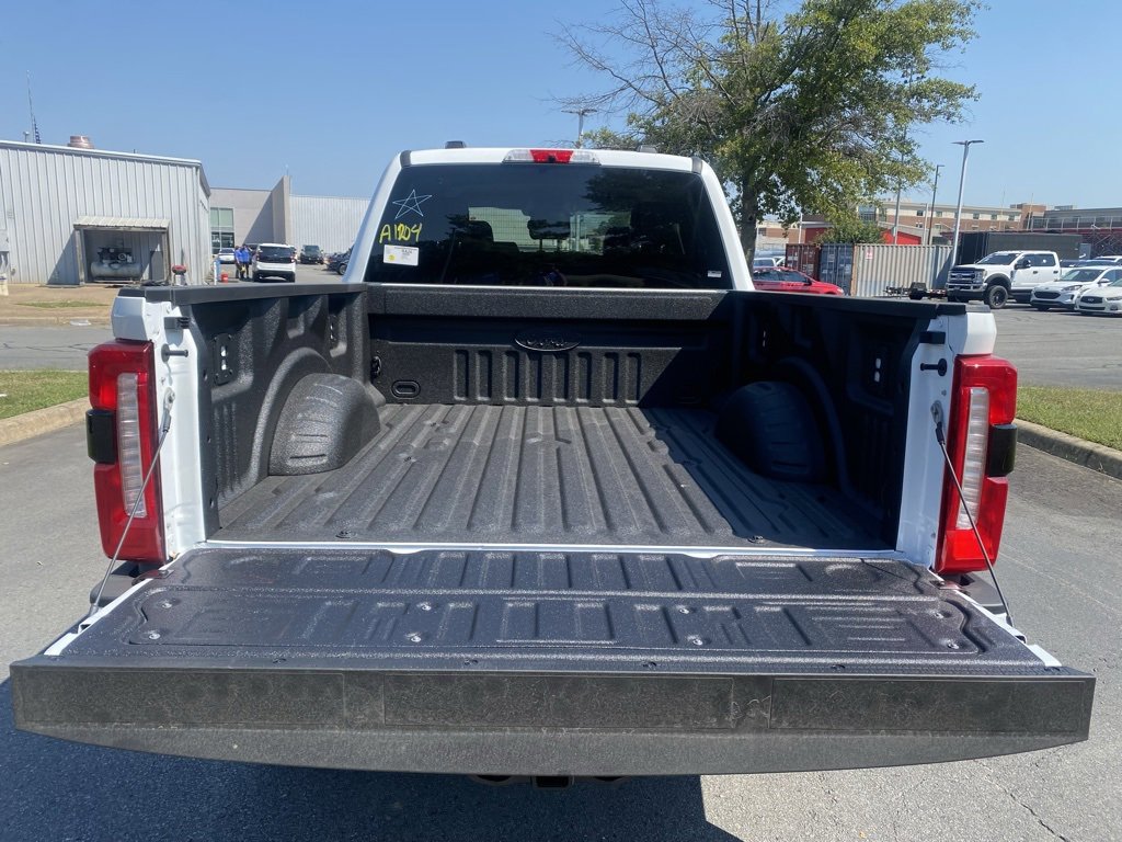 New 2026 Ford F250 Lariat w/ Black Appearance Package image 9