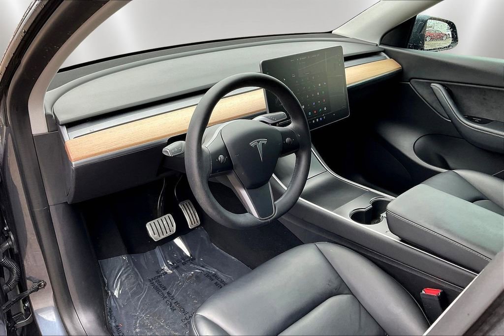 Used 2020 Tesla Model Y Long Range image 16