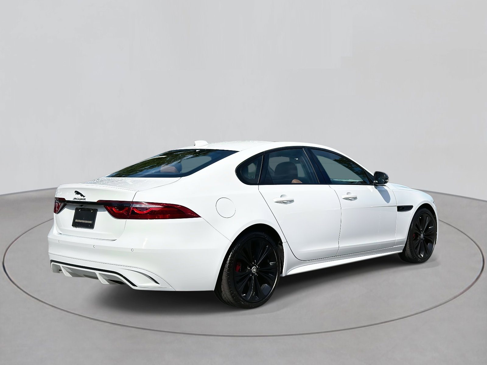 New 2024 Jaguar XF R-Dynamic SE image 4