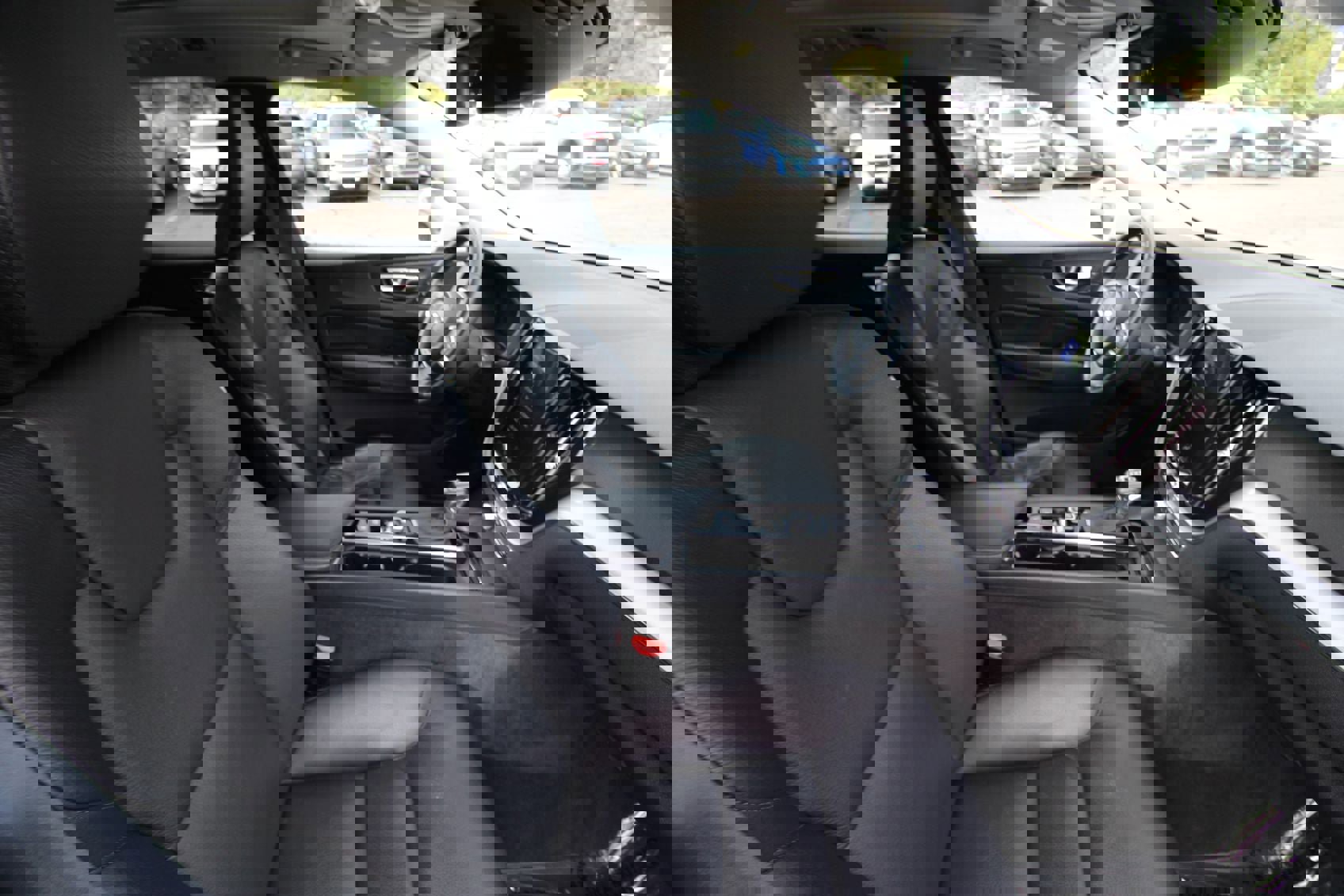 Used 2020 Volvo XC60 T5 Momentum image 17