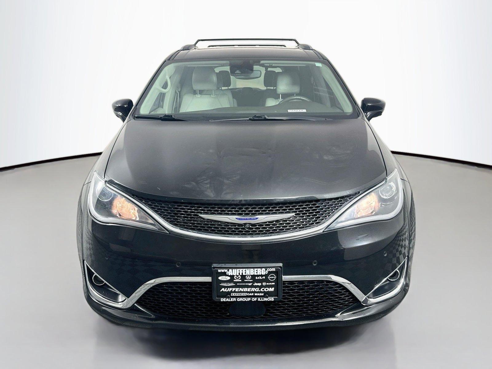 Used 2020 Chrysler Pacifica Touring-L Plus w/ Tire & Wheel Group FWD image 2