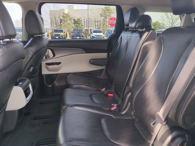 Used 2022 Kia Carnival LX image 13