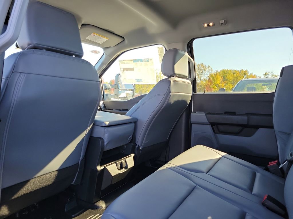 New 2026 Ford F550 4x4 Crew Cab image 14