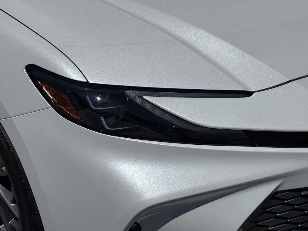 Used 2025 Toyota Camry XLE FWD image 8