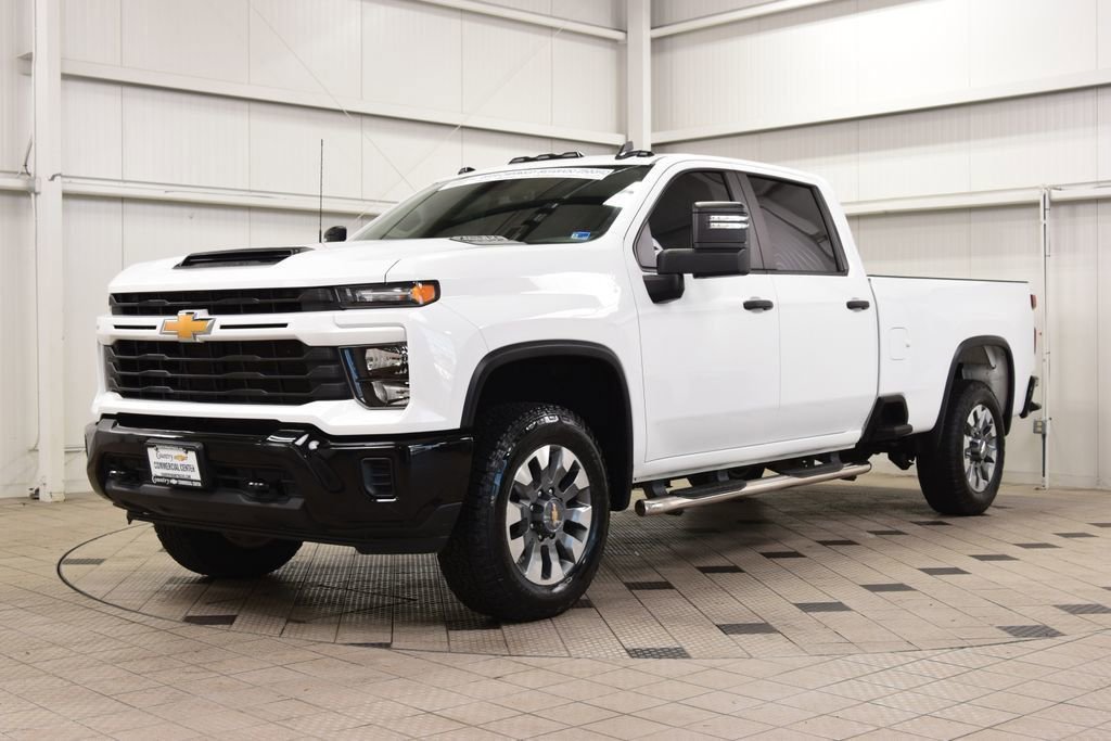 Used 2024 Chevrolet Silverado 2500 Custom w/ Custom Value Package image 3