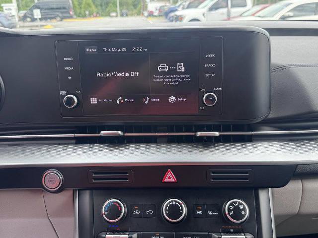 Used 2024 Kia Carnival LX FWD image 21