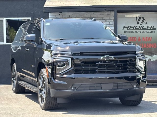 Used 2025 Chevrolet Suburban RST w/ Comfort Package AWD/4WD image 4