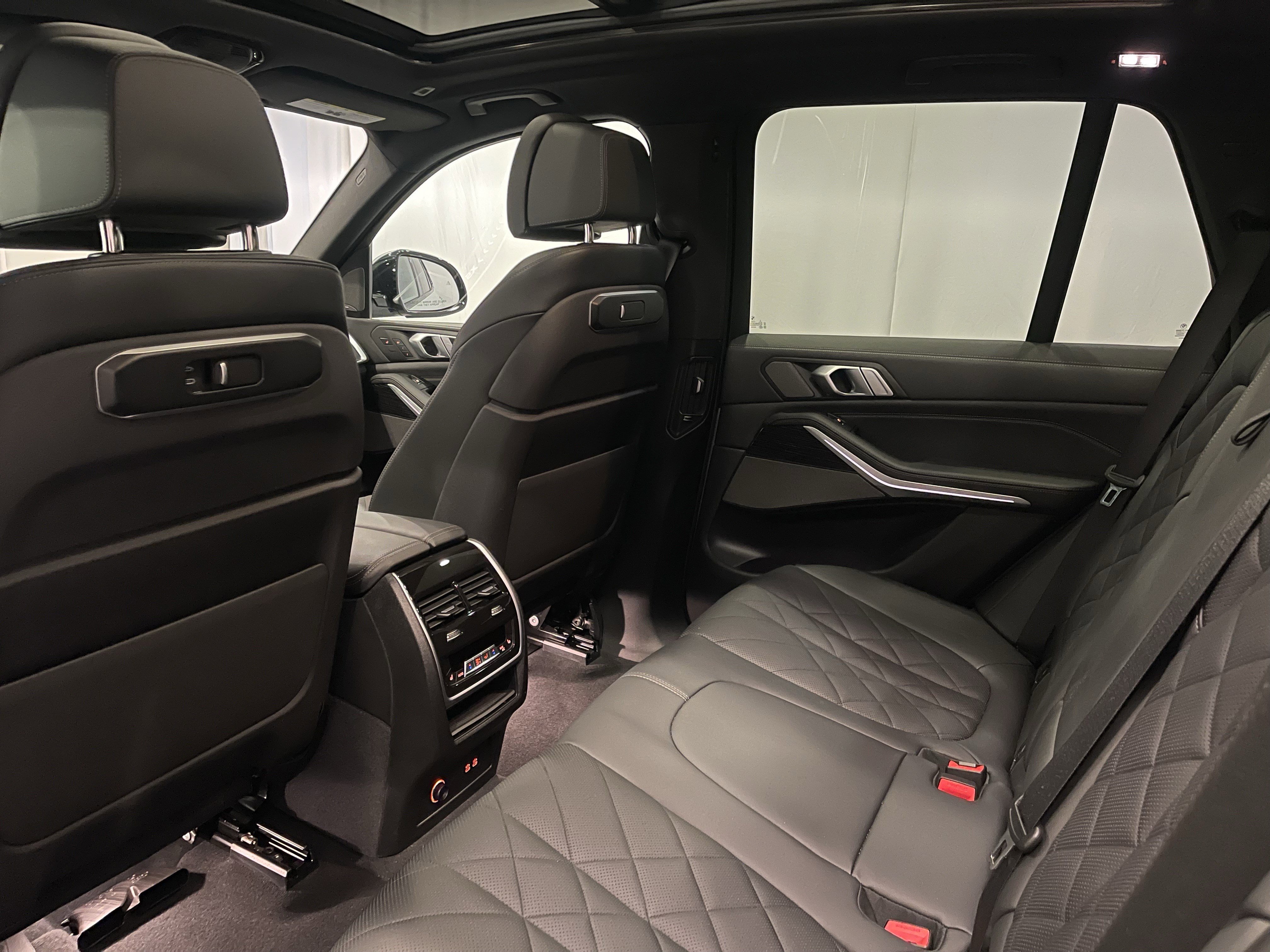 Used 2025 BMW X5 xDrive40i w/ M Sport Package AWD/4WD image 23