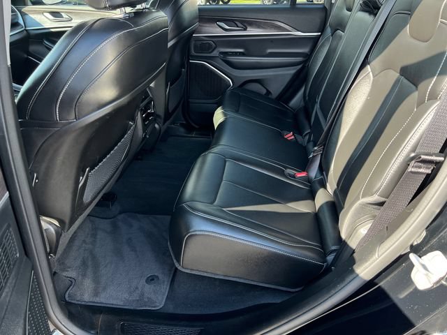 Used 2023 Jeep Grand Cherokee Limited w/ Black Appearance Package AWD/4WD image 21