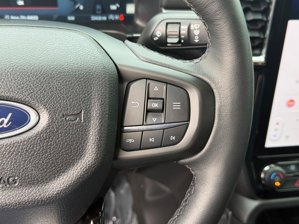 Used 2025 Ford Ranger Lariat w/ FX4 Off-Road Package image 18