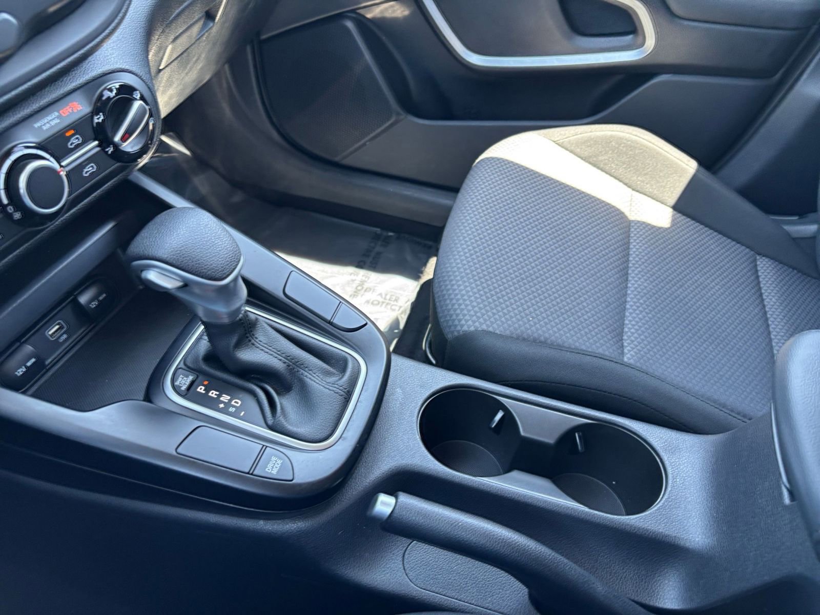 Used 2025 Kia Soul LX w/ LX Technology Package FWD image 40