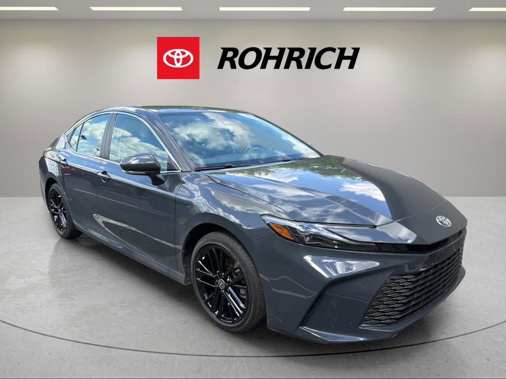 Used 2025 Toyota Camry XLE FWD image 4