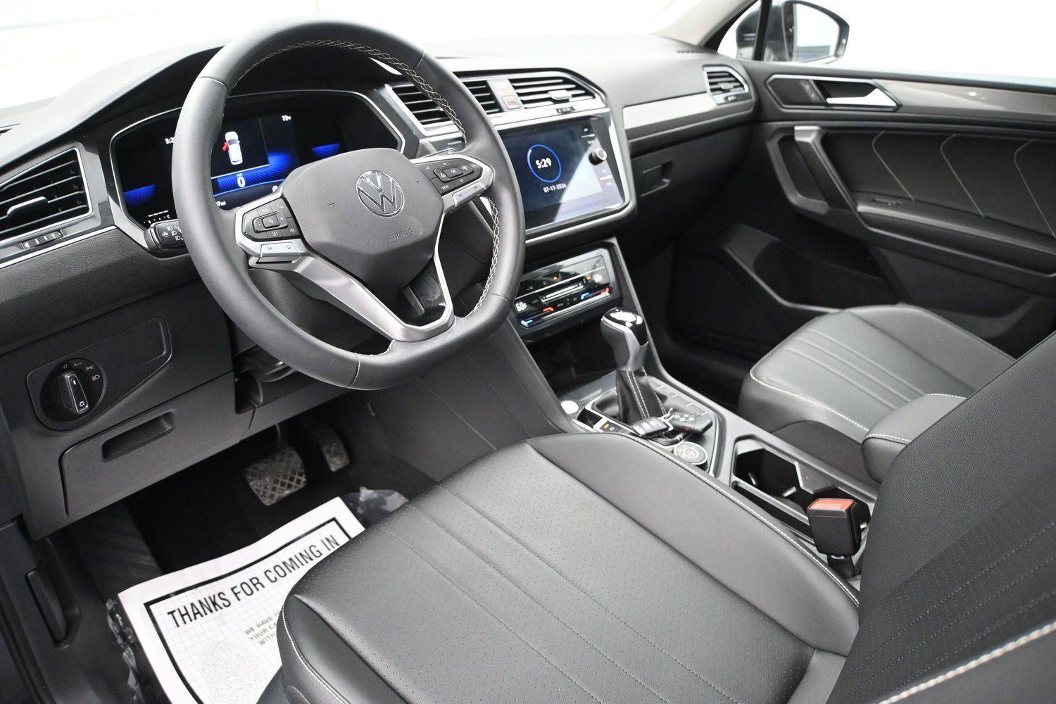 Used 2022 Volkswagen Tiguan SE AWD/4WD image 2