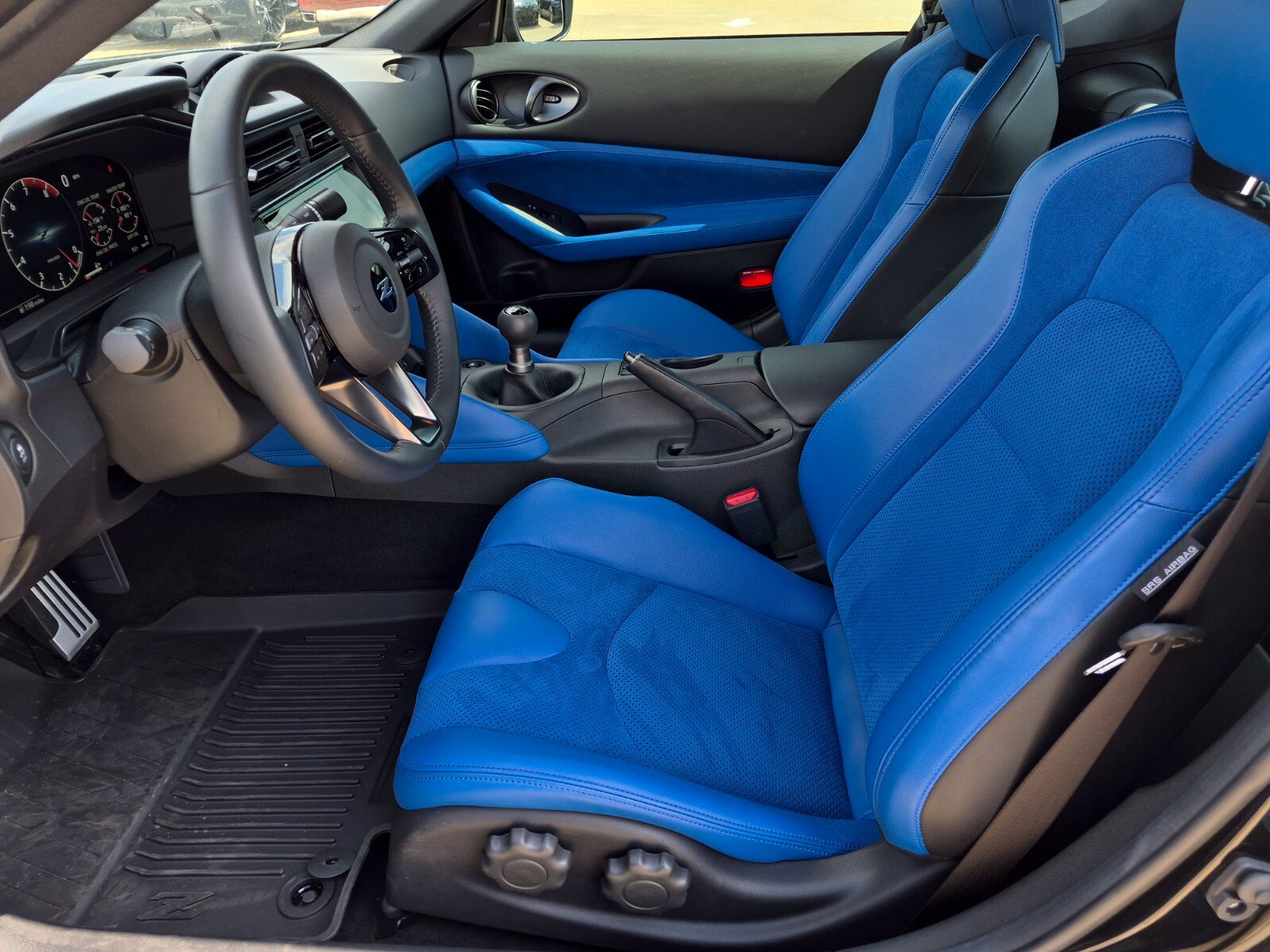 Used 2024 Nissan Z Performance w/ Floor Mat Package RWD image 14
