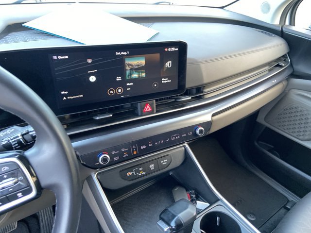Used 2025 Kia Carnival FWD image 26